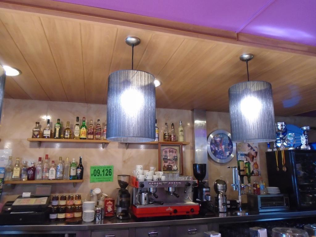 Hostal Fonda Galicia Cardedeu Eksteriør billede