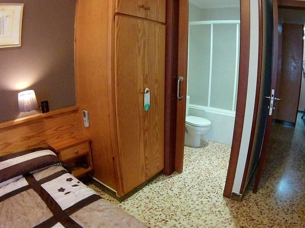 Hostal Fonda Galicia Cardedeu Eksteriør billede