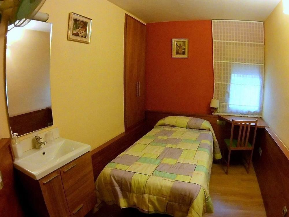 Hostal Fonda Galicia Cardedeu Eksteriør billede