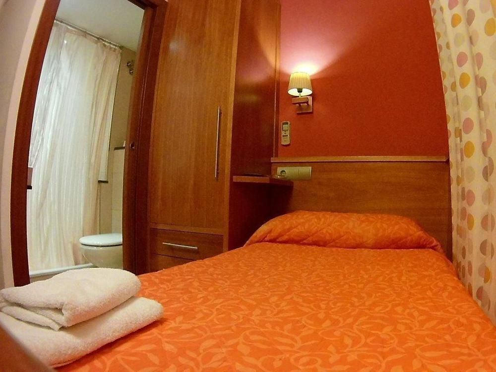 Hostal Fonda Galicia Cardedeu Eksteriør billede