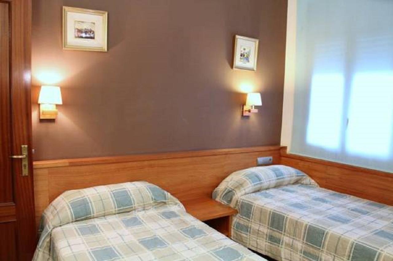 Hostal Fonda Galicia Cardedeu Eksteriør billede
