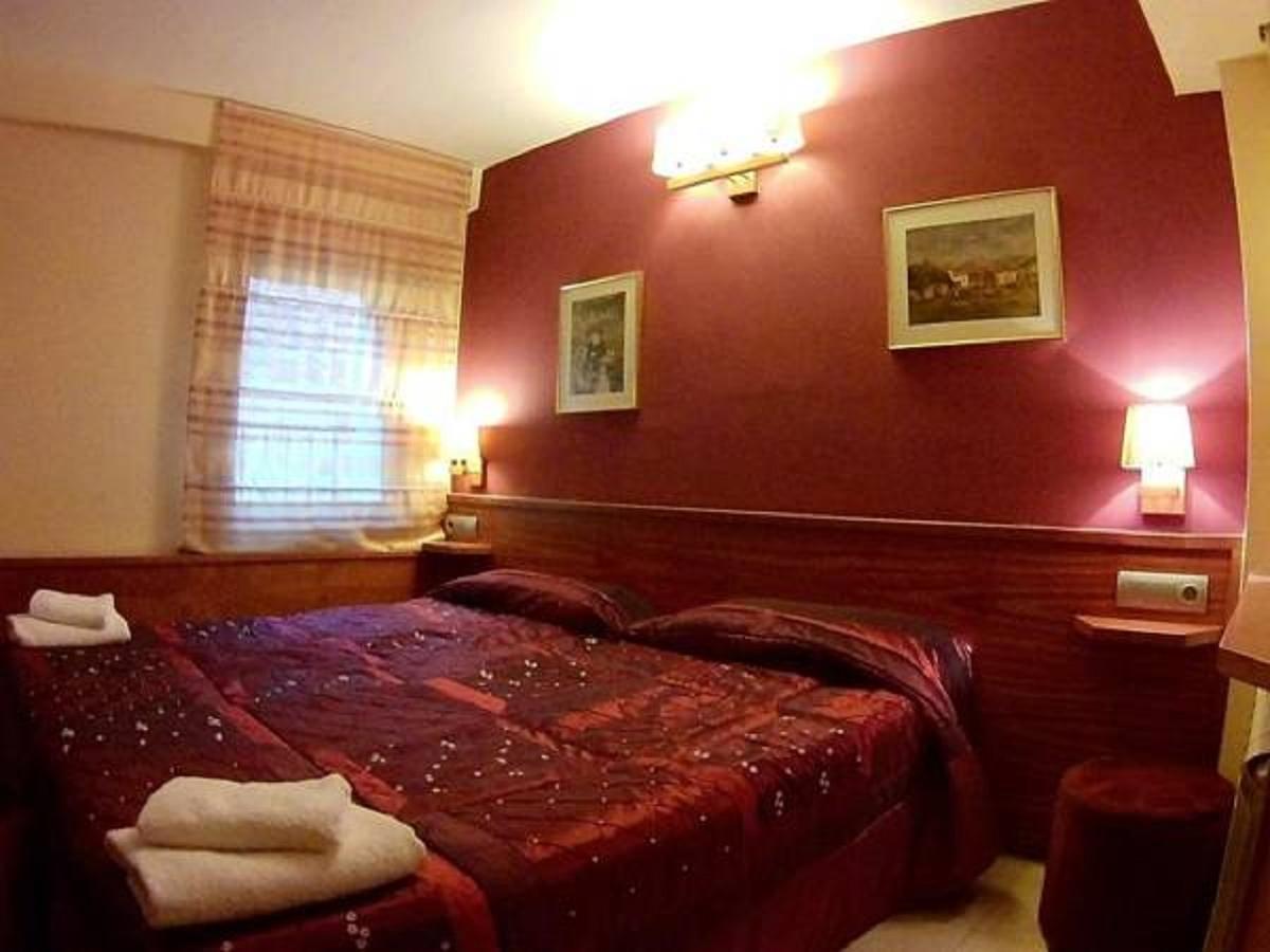 Hostal Fonda Galicia Cardedeu Eksteriør billede