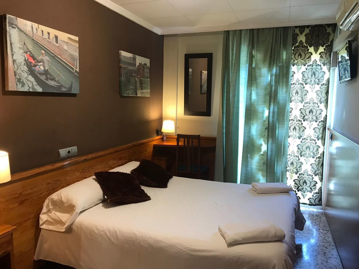 Hostal Fonda Galicia Cardedeu Eksteriør billede