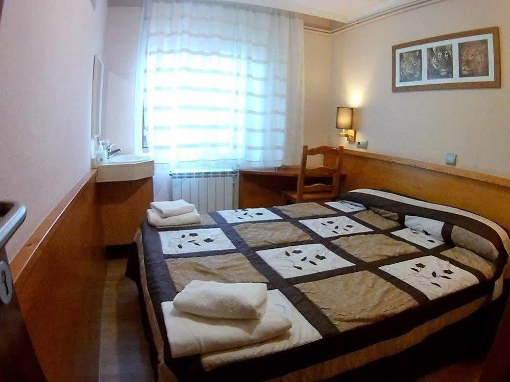 Hostal Fonda Galicia Cardedeu Eksteriør billede
